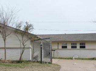 2304 Ridgewood Dr, Moore, OK 73160