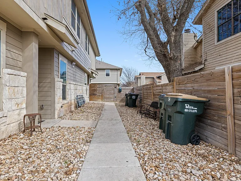 2215 Katy Ln #C — Photo 9