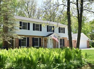 1515 W Dorothy Pl, Mequon, WI