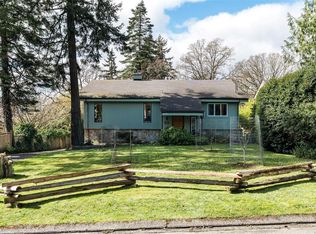 877 Kindersley Rd, Esquimalt, BC