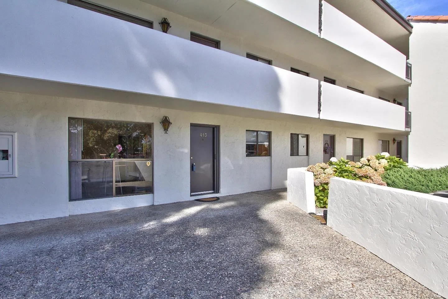 2 bed, 855 sqft, $3,600 — Photo 2