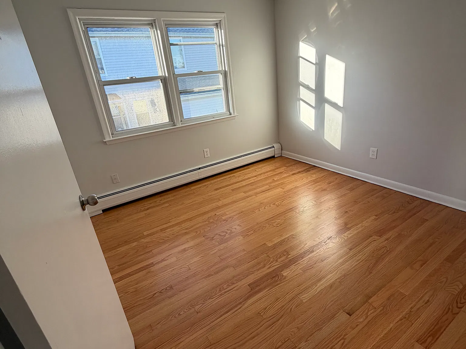 3 bed, 1100 sqft, $2,200 — Photo 3