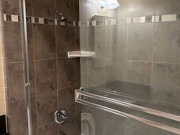4th image of 4314 Judah St #2