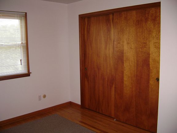 3rd image of 522 Lincoln Ln
