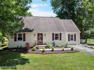 215 Tusculum Dr, Oak Ridge, TN 37830