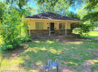 909 W Buchanan St, Clarksville, AR 72830