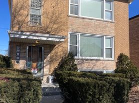 5736 W Gunnison St, Chicago, IL