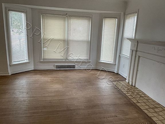 5th image of 18517 Birwood St