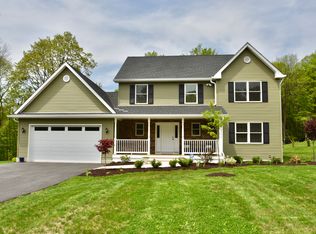 1018 Scenic Dr, Oak Ridge, NJ 07438