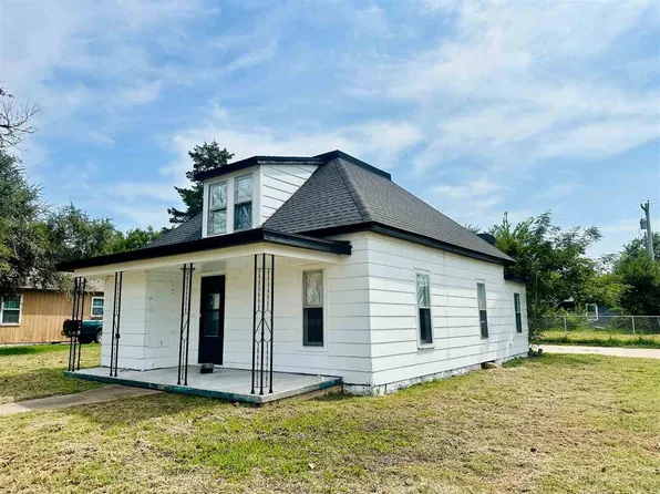 323 W Fulton Ave, Blackwell, OK 74631