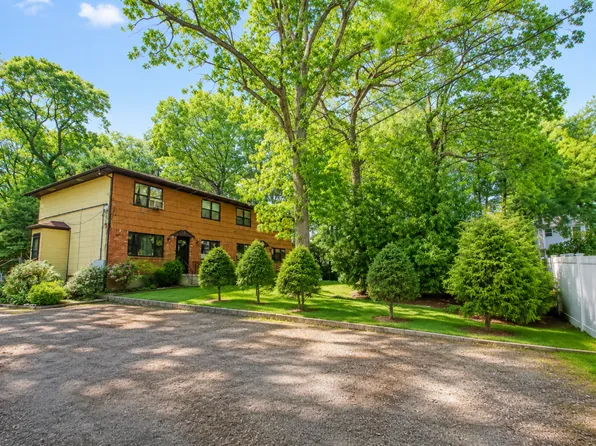 49 Shady Ln #R, Huntington, NY 11743