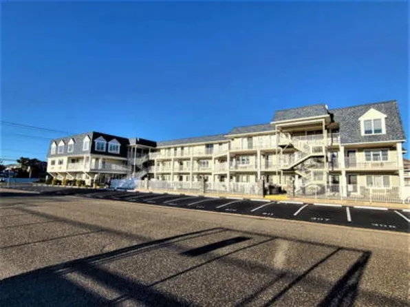 177 80th St APT 200, Avalon, NJ 08202
