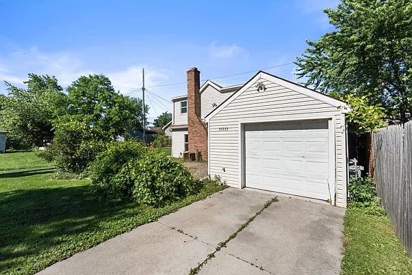 23233 Wellington Ave — Photo 2