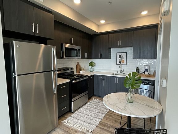 3rd image of 557 W Date St #501