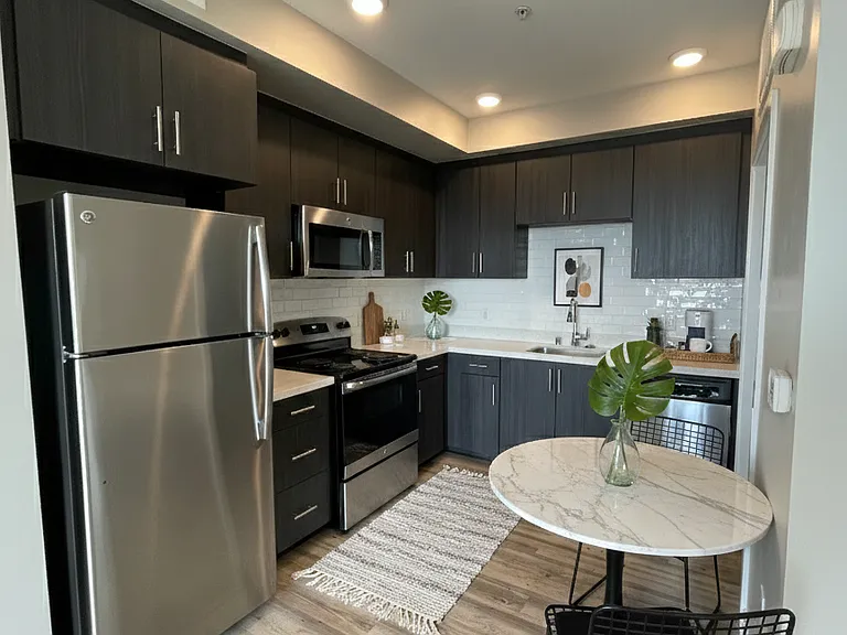 Amo Apartments Little Italy — Photo 12
