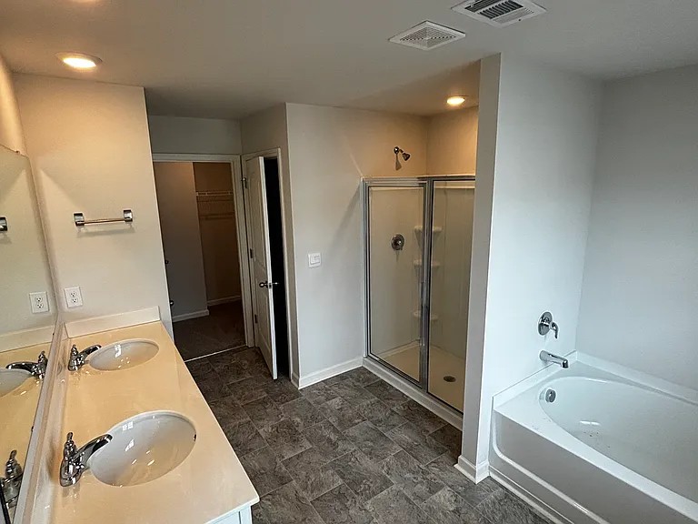 300 Stoneybrook Dr — Photo 24