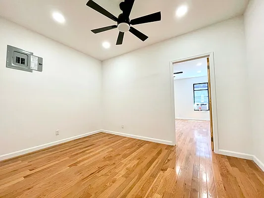 Rented by Safdie Realty Group | media 21