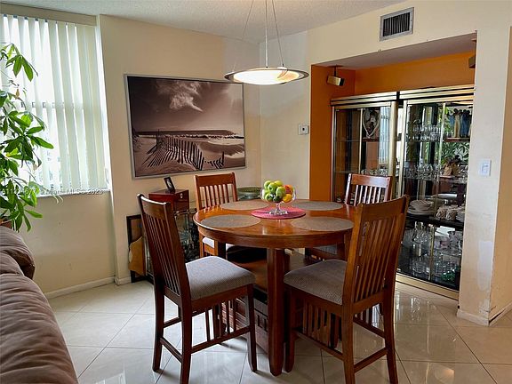 3rd image of 4400 Hillcrest Dr APT 611B