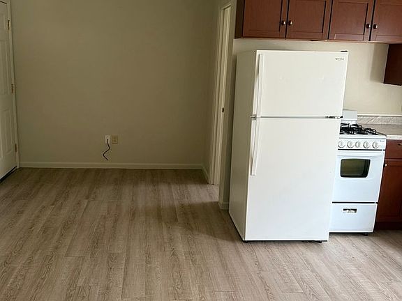 3rd image of 2084 W 4th St APT 6