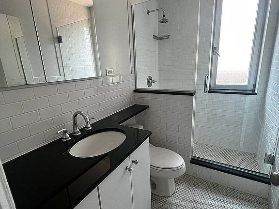 5th image of 108 E 81st St