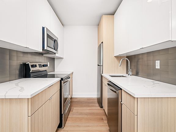 5th image of 23-33 Astoria Blvd #2R