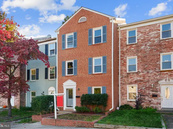 16724 Chowning Ct, Woodbridge, VA 22191