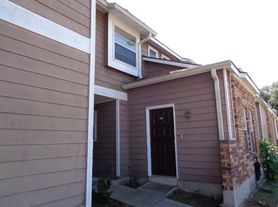 2425 Oxford Pl