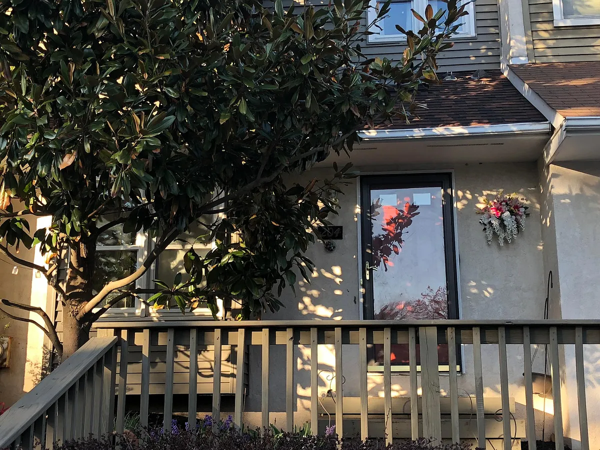 Building Photo - 204 Saint Albans Ct
