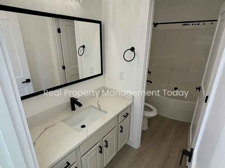 105 Lane Blvd NW — Photo 9