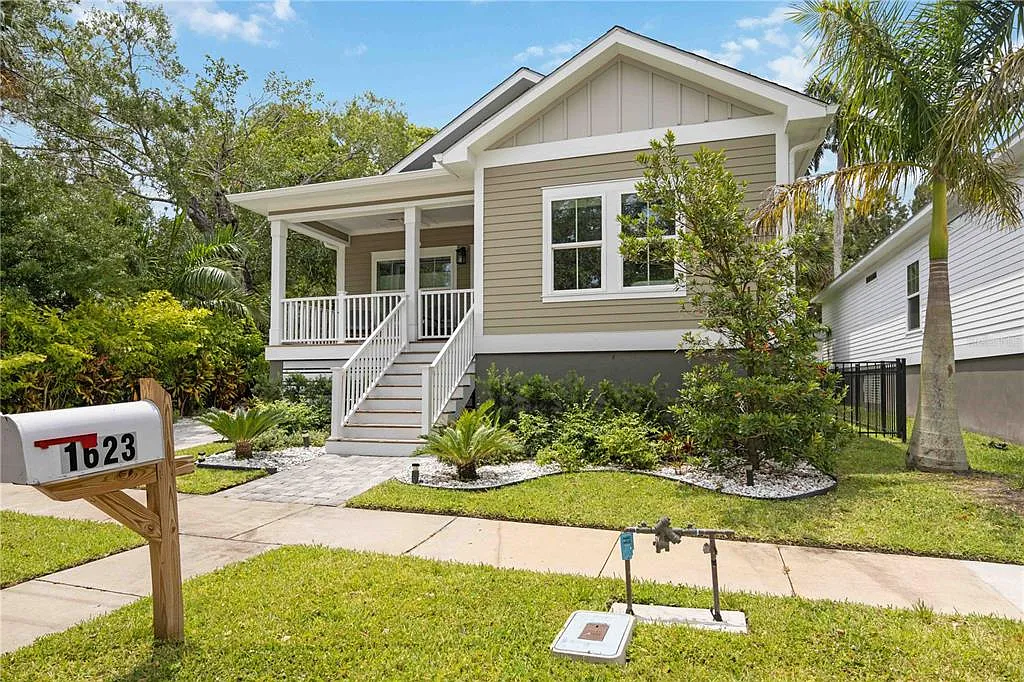 3 bed, 2.0 bath, 1650 sqft, $3,500 — Photo 2