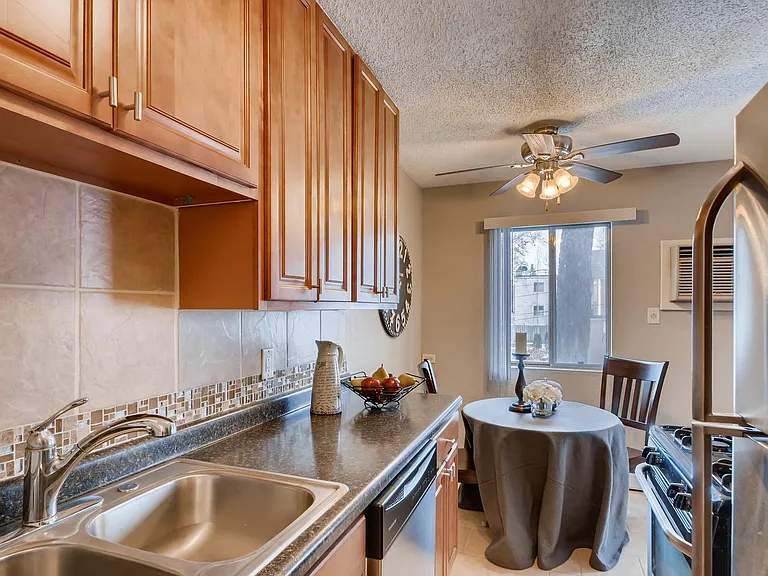 Whittier Flats - 3105 Pleasant Avenue