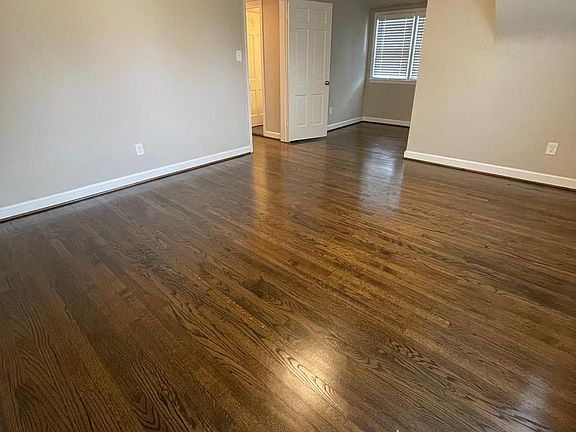 4th image of 401 Forest View Rd
