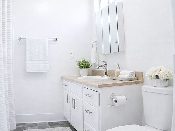 5th image of 15425 Vanowen St #29