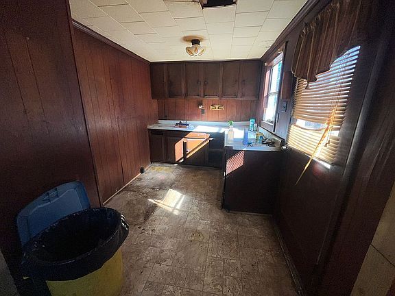 4th image of 200 Drummond Cir