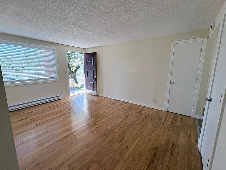 C2402 - Maple Court Apartments — Photo 1