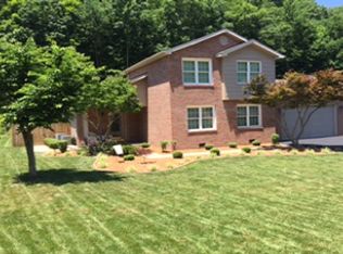 212 Cedar Hills Dr, Pikeville, KY 41501