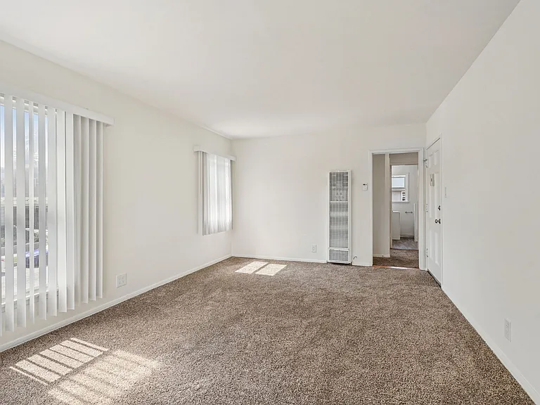 Crenshaw Terrace — Photo 19