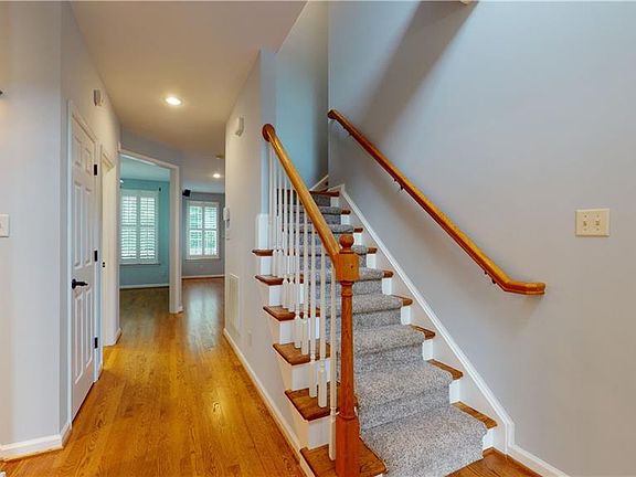 2nd image of 202 Londonderry Ln