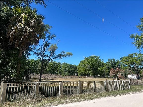 5th image of 1565 Creek Rd