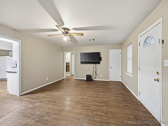 5th image of 820 Charles Dr