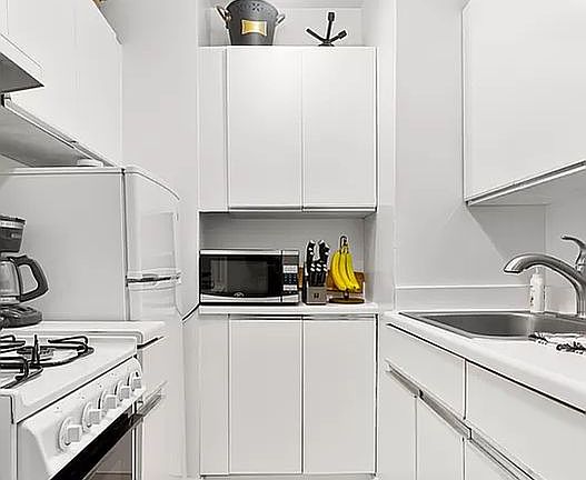 4th image of 101 W 12th St APT 12Z