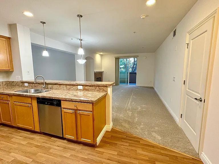 1310 Creekside Dr — Photo 12