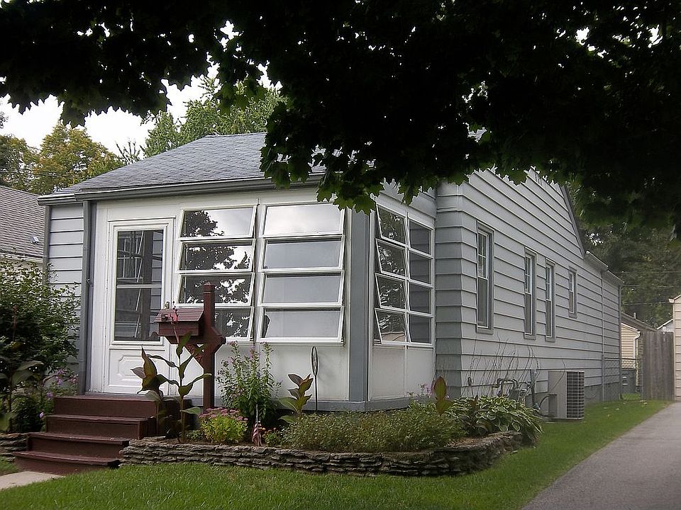 front-enclosed porch
