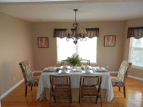 5th image of 16 Garden Ln