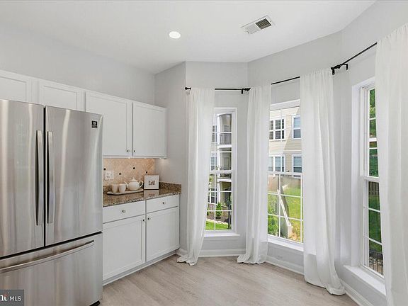 4th image of 4127 Fountainside Ln Unit 201