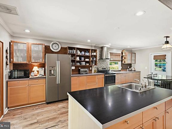 5th image of 278 Hillsmere Dr