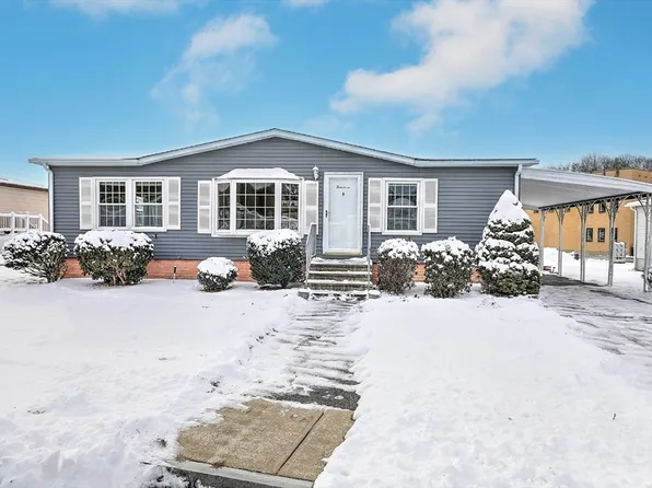 14-14 Queens Rd, Attleboro, MA 02703