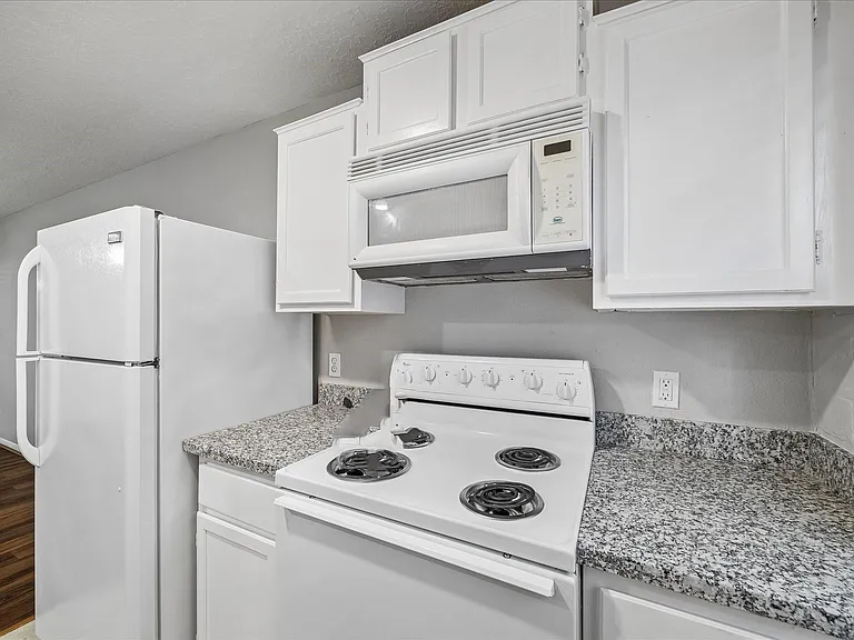 802 Stanford St #4 — Photo 3