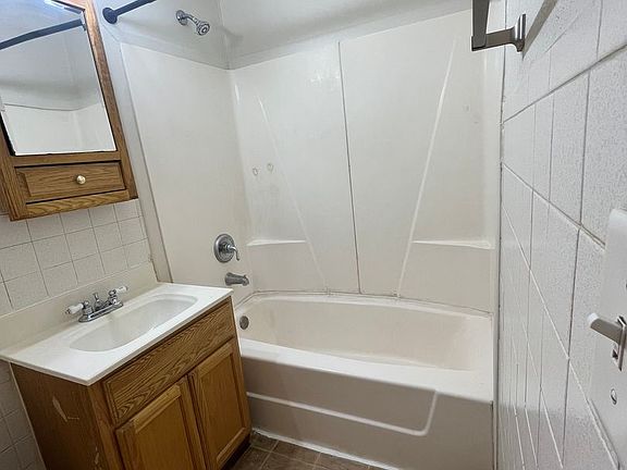 4th image of 532 Clifford Ave