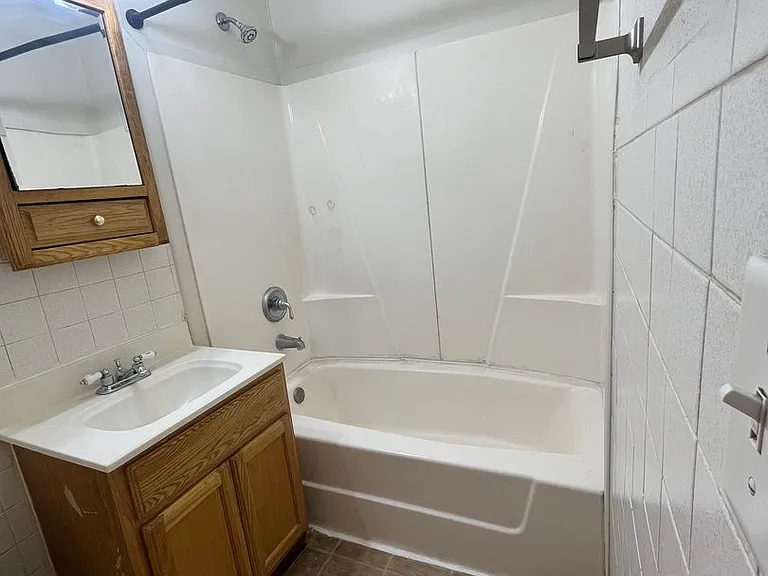 532 Clifford Ave — Photo 4